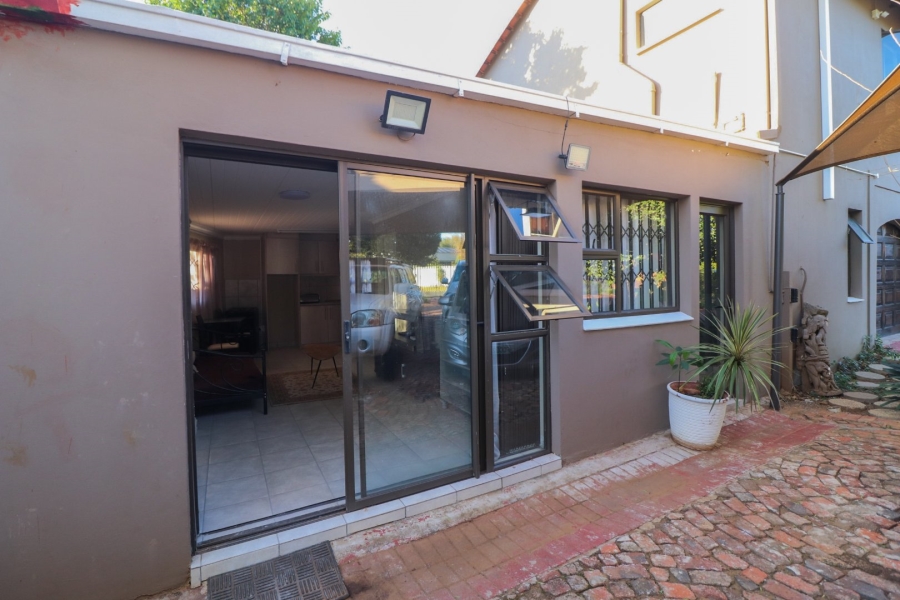 6 Bedroom Property for Sale in Heuwelsig Free State